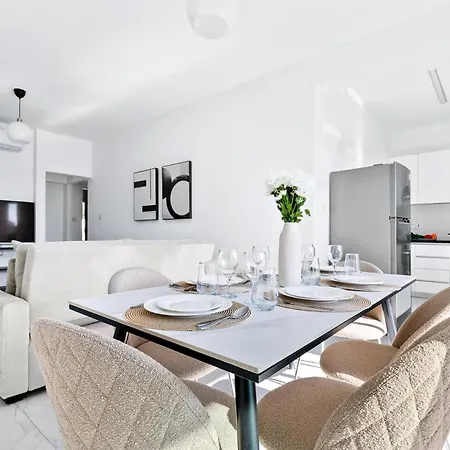 Style By Ezoria Apartment *