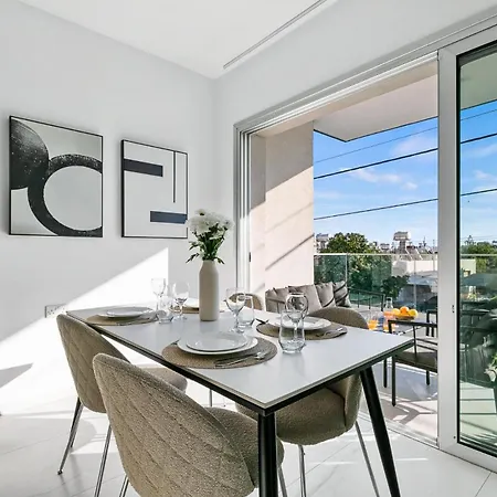 Style By Ezoria Apartment