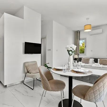 Style By Ezoria Apartment